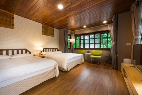 Ming Chi Shan Zhuang near Mingchih Forest Recreation Area