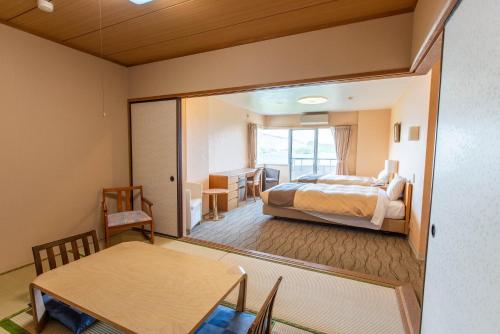 room detail thumbnail 1