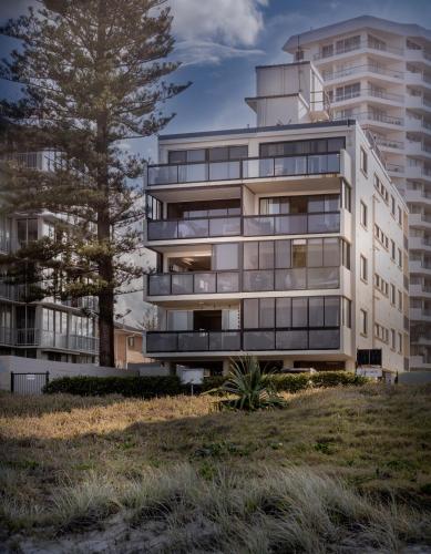 Absolutly Beachfront Surfers Paradise, Pure Shores!