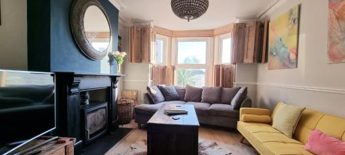 Stunning 5 Bed Townhouse, 5 mins from the Sea gîte à louer Beckley