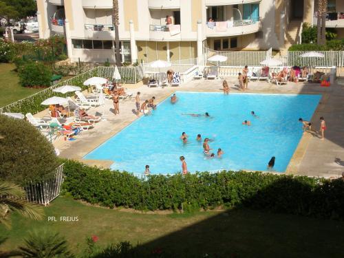 Appartement d'une chambre avec vue sur la ville piscine partagee et jardin clos a Frejus - Location saisonnière - Fréjus