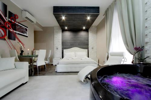 1 queen bed, 1 sofa bed