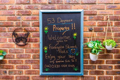 Attractive 2-Bed City Centre Apartment in Chester by 53 Degrees Property, Ideal for Groups & Profess
