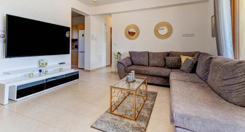 Apartment Paradisos, ground floor overlooking communal pools, Aphrodite Hills