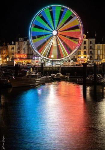 QUAI 65, 3 pièces sur le port, à 250 m de la rue piétonne et de la mer