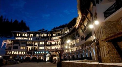 Ski-in ski-out Studio 2A7 Grand Monastery in بومبوروفو