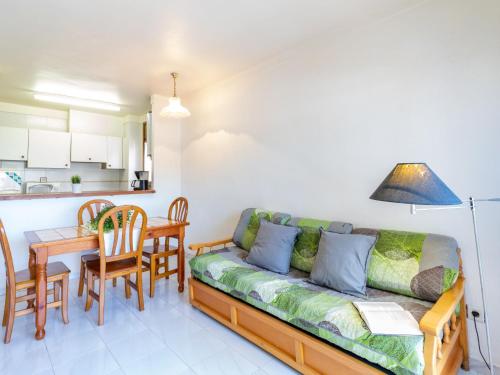 Apartment Els Jardins III by Interhome