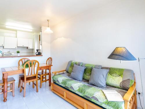 Apartment Els Jardins III by Interhome