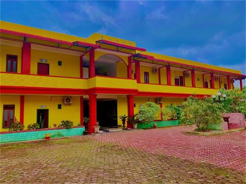 Фасада на хотела, Hotel Rembulan in Tebing Tinggi City