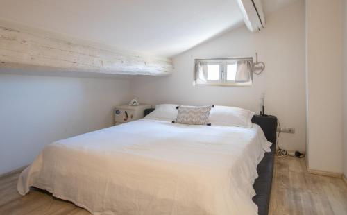 Apartment image 8