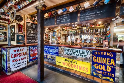 The Red Lion - image 8