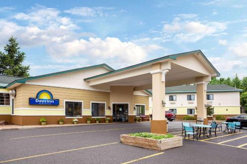 Days Inn by Wyndham Marquette - Hotel - Marquette Mountain