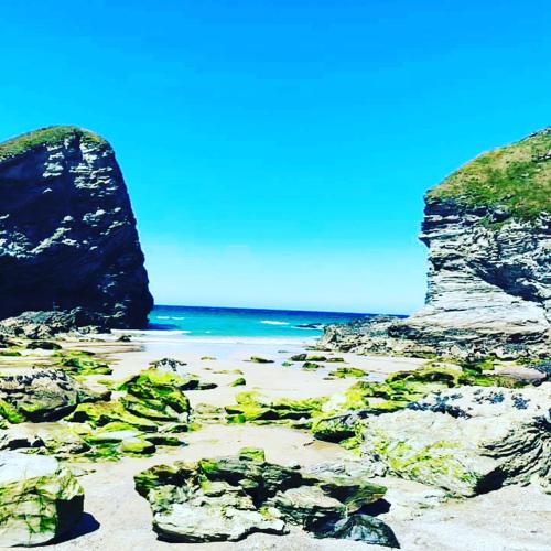 New 2021 Stunning apartment within 5 min walk of Porth Beach
