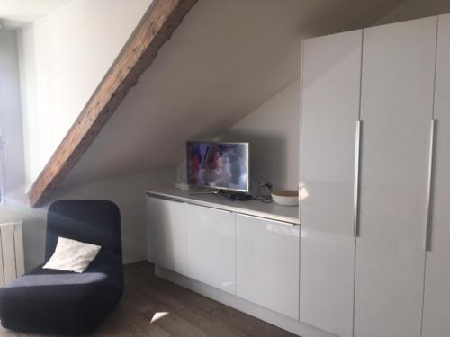 Cozy one bedroom/studio in center old town 2 min from lake