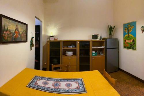 Cosy & vintage 3BR APT w/ King Beds + Etna view