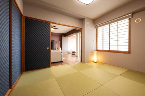 2 twin beds, 3 futon beds