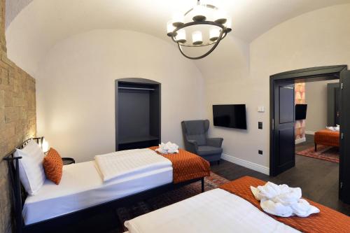 2 bedrooms, 3 beds