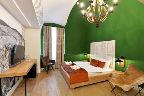 1 queen bed