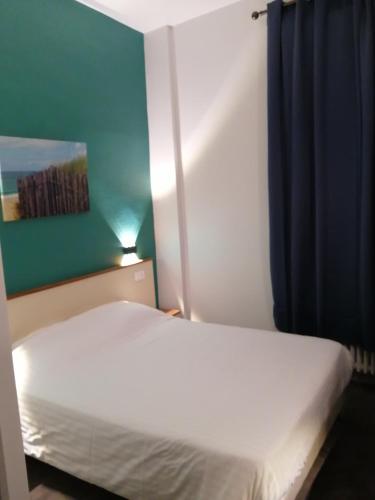 Hotel Des Lices - Angers - image 2