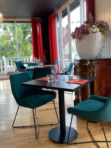 LA VILLA Hôtel-Restaurant-Bar - image 10