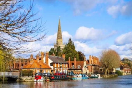 Low Cost, Pet Friendly 4 Bed + Parking (10)
