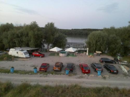 Pontonul lui Cristian in มาห์มูเดีย