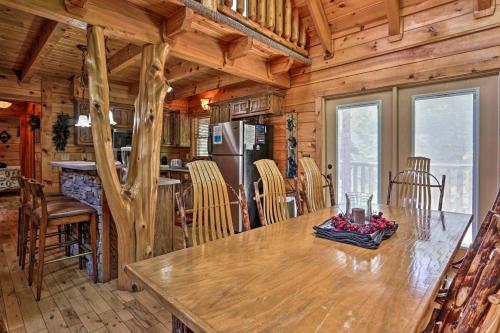 Picturesque Pigeon Forge Getaway with Hot Tub! - image 4