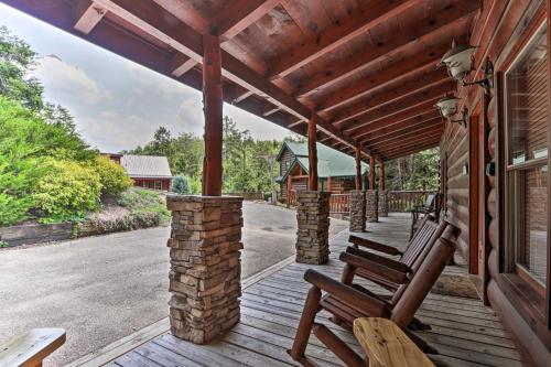 Pigeon Forge Getaway w/ Covered Patio & Hot Tub! in Mt Zion