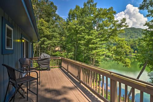 Lake Santeetlah Escape with Kayaks, Boat Slip and More - Robbinsville