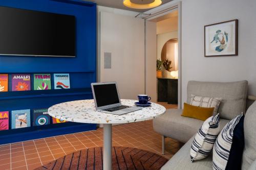 Home Suite Hotels Sea Point - image 14