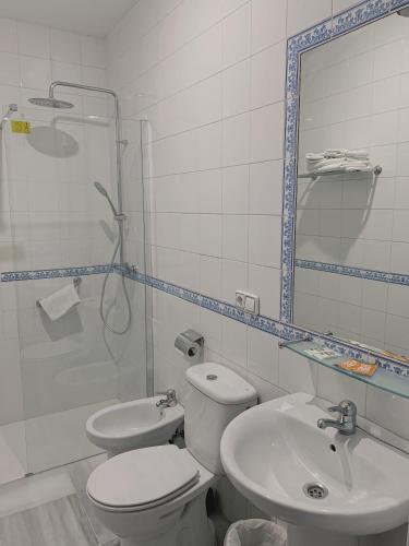 Double or Twin Room image 2