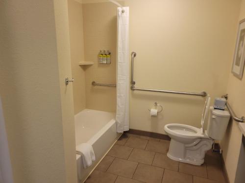 Queen Studio Suite - Communication Accessible