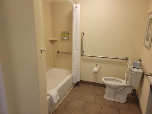 One-Bedroom Suite - Disability Access with Bath Tub