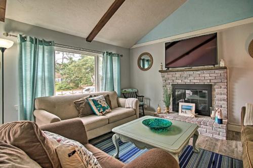 Walk to Beach Quaint Dennis Home with Deck and Grill!