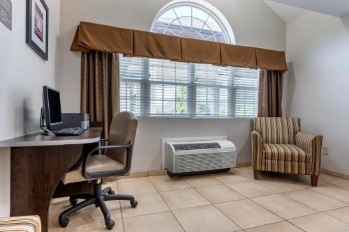 Microtel Inn & Suites Dillsboro/Sylva - image 6