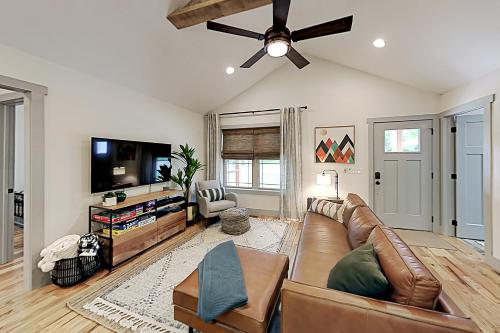 Birdsong Cottage on Lake Junaluska Golf Course home - image 3