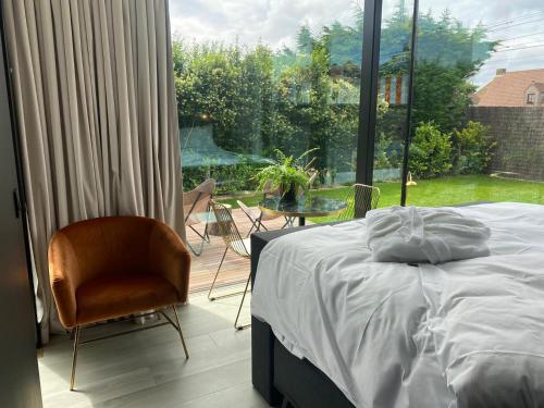 King Room with Spa Bath image 5