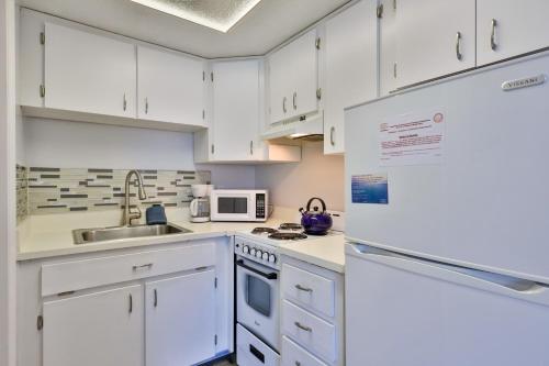 King Suite with Pool View image 10