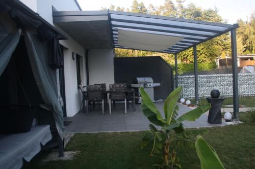 Balcony/terrace, Moderne Gartenwohnung nahe LKH Univ Klinikum Graz in Ries