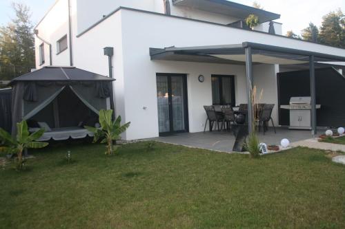 Balcony/terrace, Moderne Gartenwohnung nahe LKH Univ Klinikum Graz in Ries