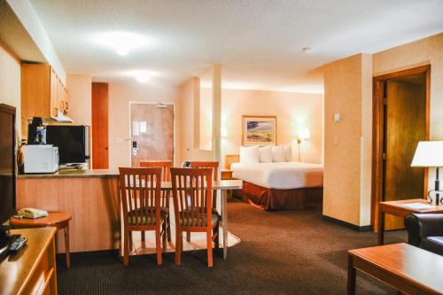 Stony Plain Inn & Suites