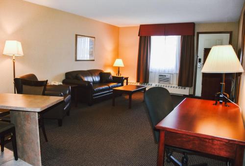 Stony Plain Inn & Suites