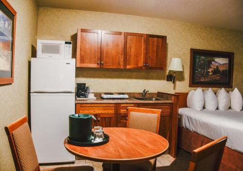 Stony Plain Inn & Suites