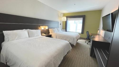 Standard Queen Room with Two Queen Beds