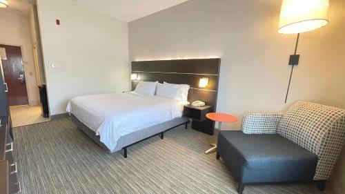 Holiday Inn Express Hotel & Suites Decatur, TX by IHG in Decatur, USA