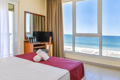 Double or Twin Room with Sea View