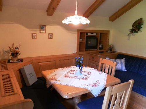 2 bedrooms, 4 beds