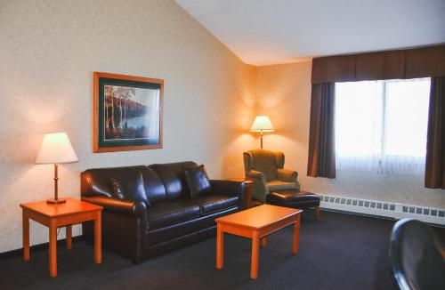 Stony Plain Inn & Suites