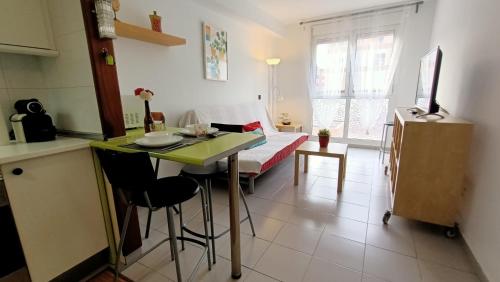Alquilaencanarias-Medano, Cabezo beach & pool 2
