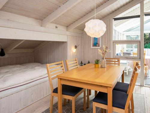 6 person holiday home in Ulfborg